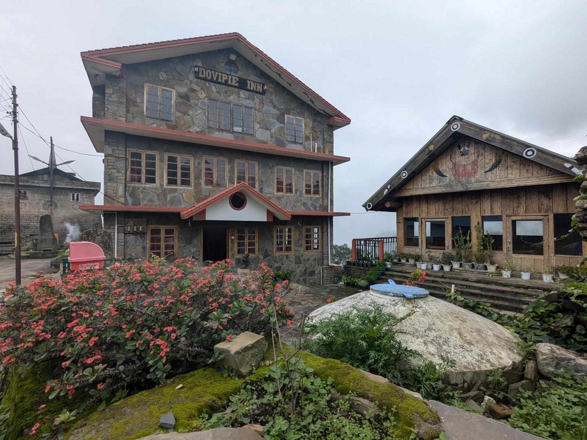 Dovipie Inn Kohima Екстериор снимка