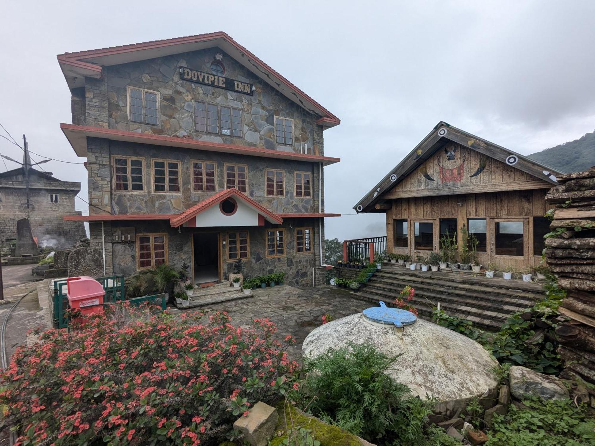 Dovipie Inn Kohima Екстериор снимка