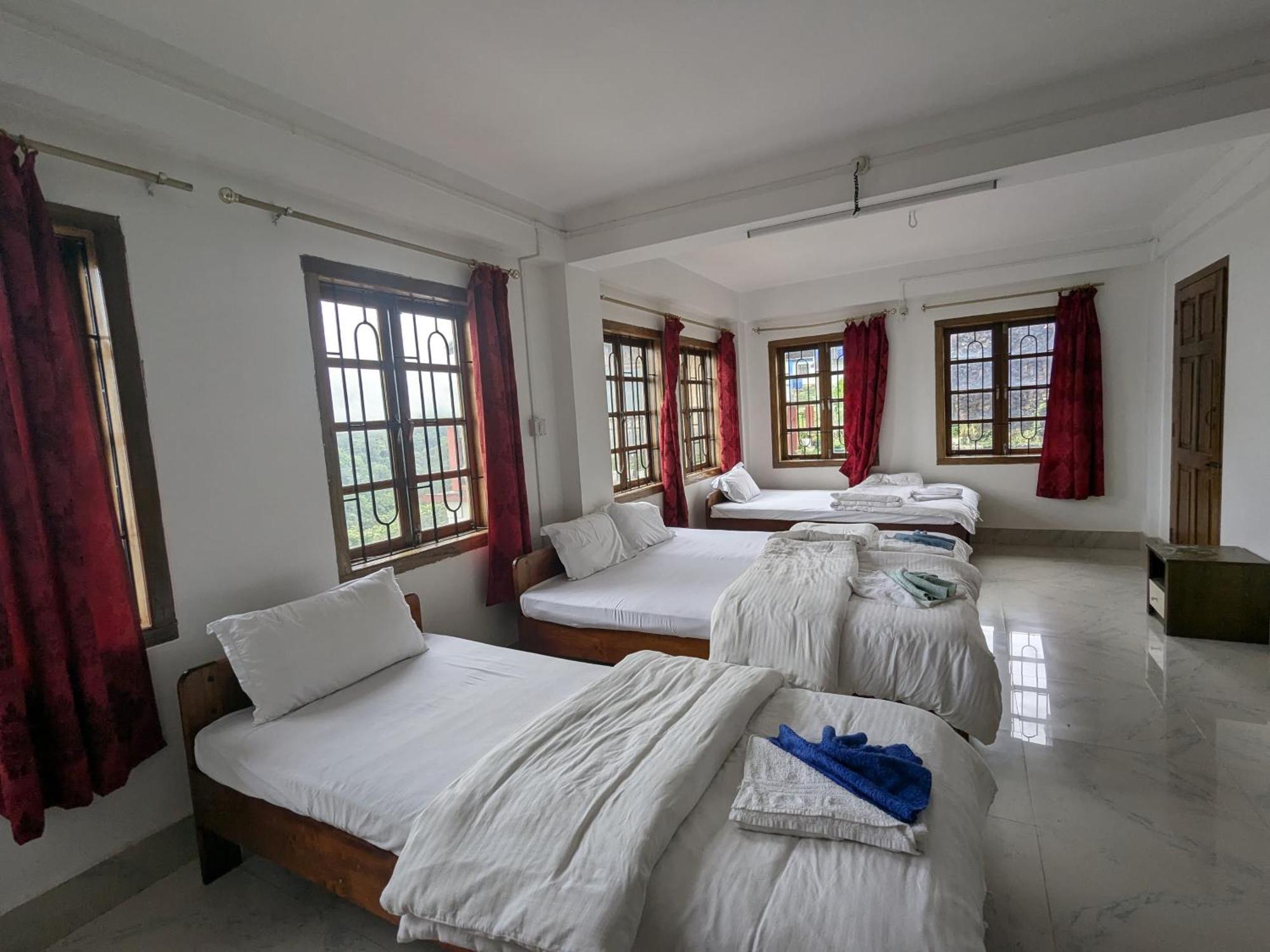 Dovipie Inn Kohima Екстериор снимка